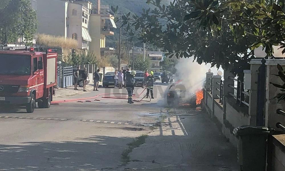 Καβάλα: Μεγάλη φωτιά σε πυλωτή πολυκατοικίας - Κάηκαν οχήματα